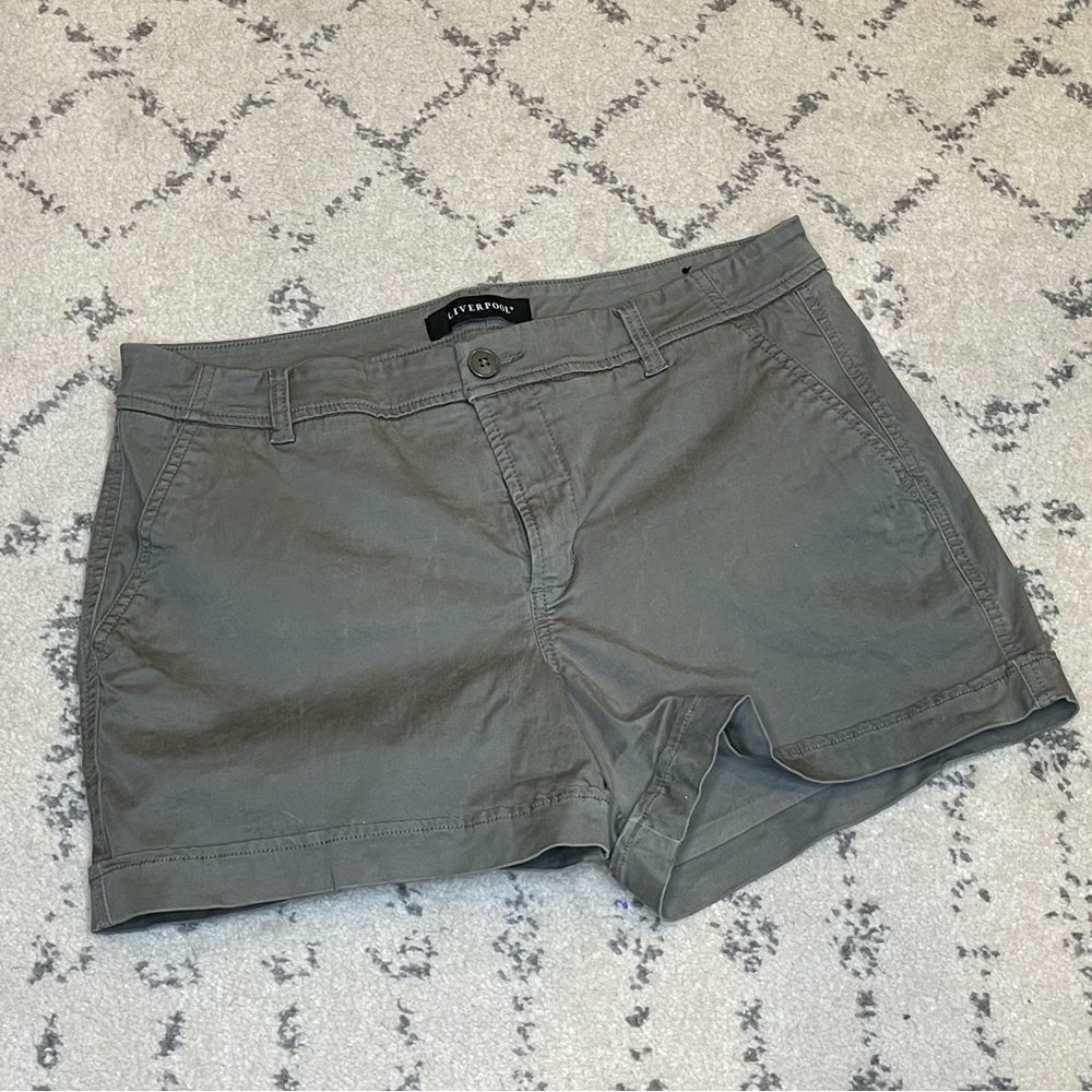 Liverpool's Johnny Short, olive, size 12/31